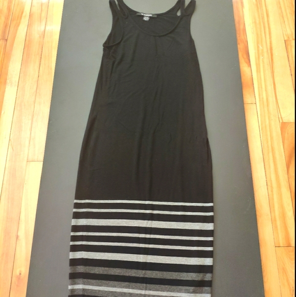 Le Château stripe jersey scoop neck dress - Picture 3 of 3